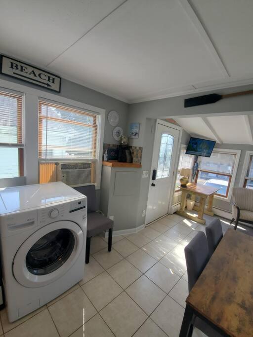 Beachy Bay Breeze Bungalow 2Br With Parking And Close To Many Amenities. เวสต์เฮเวน ภายนอก รูปภาพ