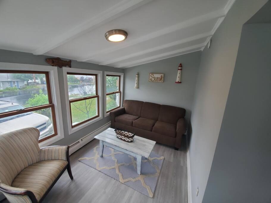 Beachy Bay Breeze Bungalow 2Br With Parking And Close To Many Amenities. เวสต์เฮเวน ภายนอก รูปภาพ